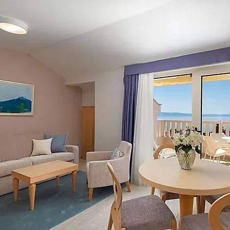 Flora Hotel 4*