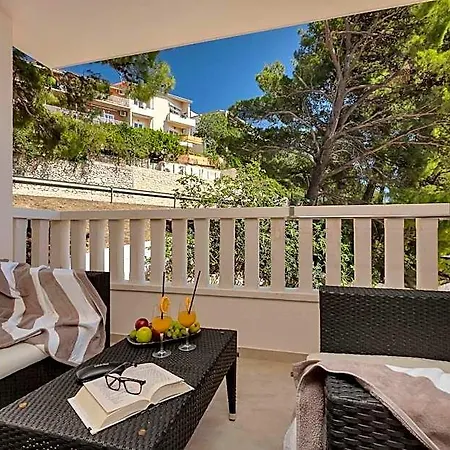 Flora Hotel 4*