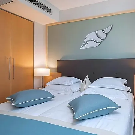 Flora Hotel 4*