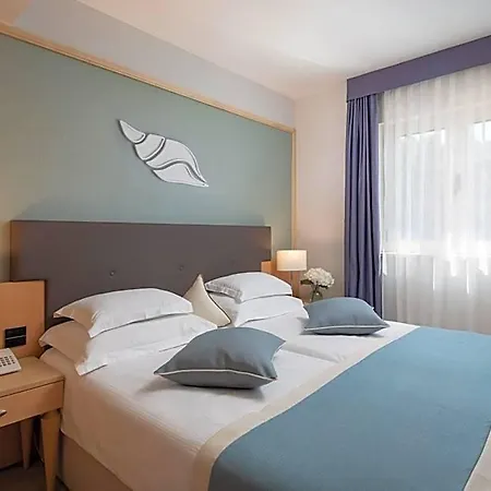Hotel Flora 4*